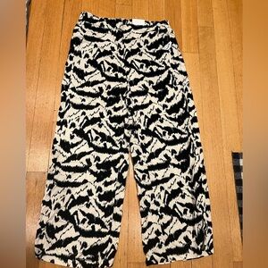 New With Tags Old Navy Black and White Pants
